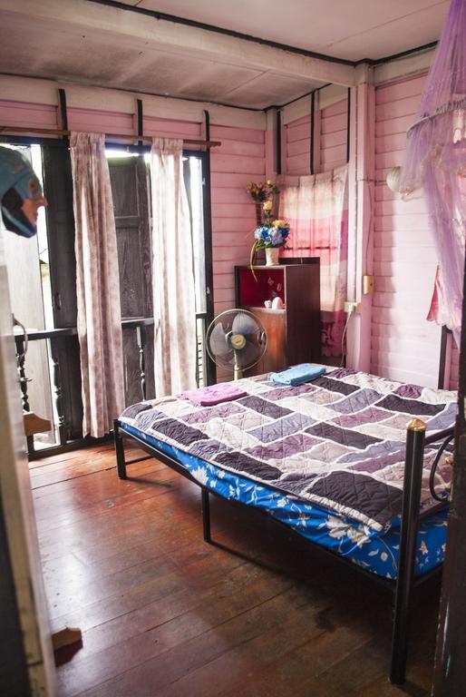 New Phiman Riverview Guesthouse Бангкок Экстерьер фото