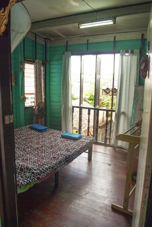 New Phiman Riverview Guesthouse Бангкок Экстерьер фото