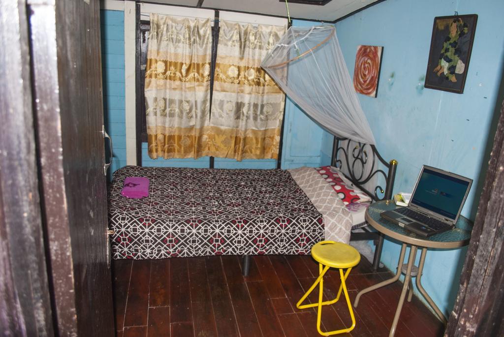 New Phiman Riverview Guesthouse Бангкок Экстерьер фото