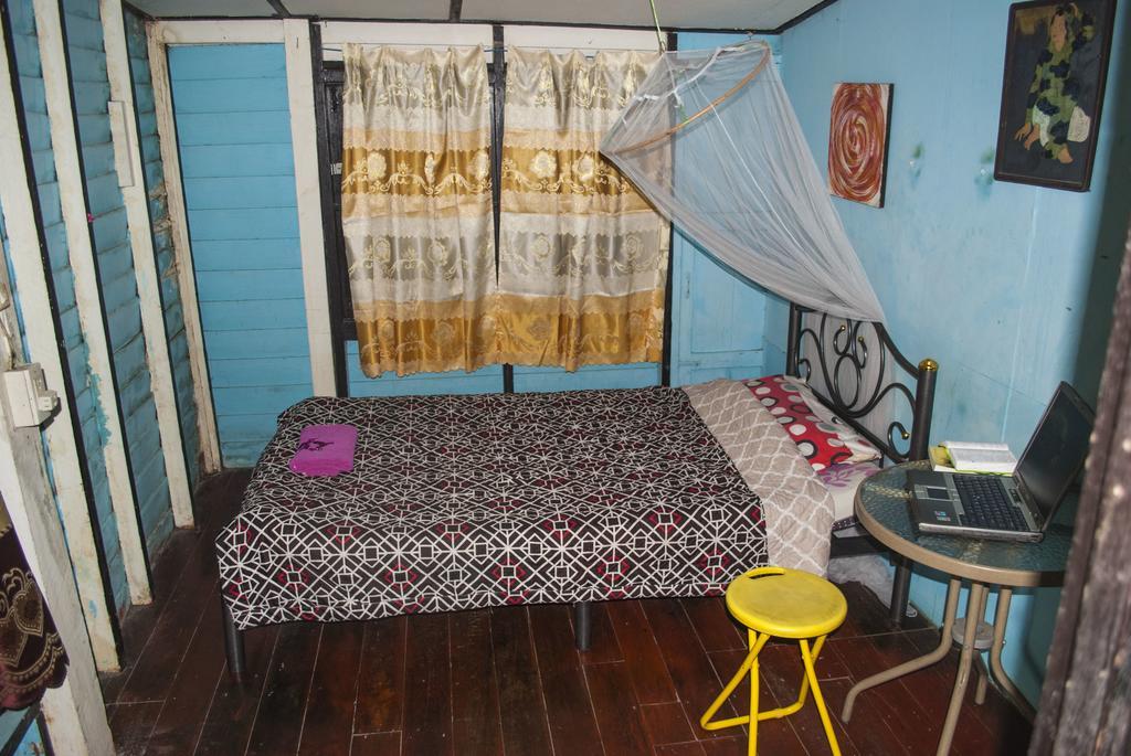 New Phiman Riverview Guesthouse Бангкок Экстерьер фото