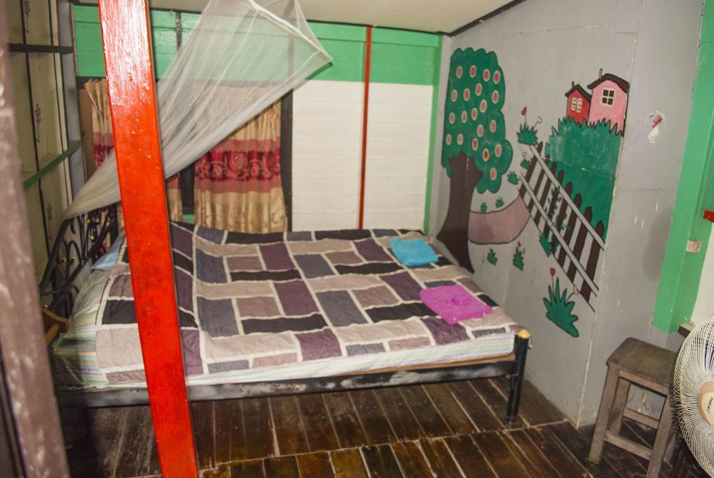 New Phiman Riverview Guesthouse Бангкок Экстерьер фото