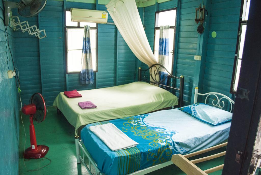 New Phiman Riverview Guesthouse Бангкок Экстерьер фото