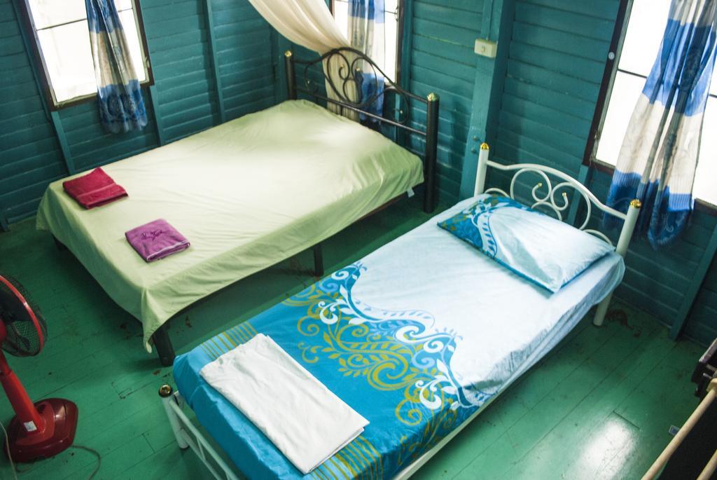 New Phiman Riverview Guesthouse Бангкок Экстерьер фото