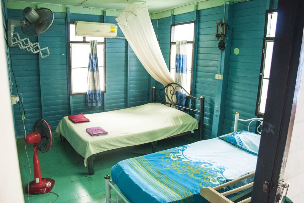New Phiman Riverview Guesthouse Бангкок Экстерьер фото