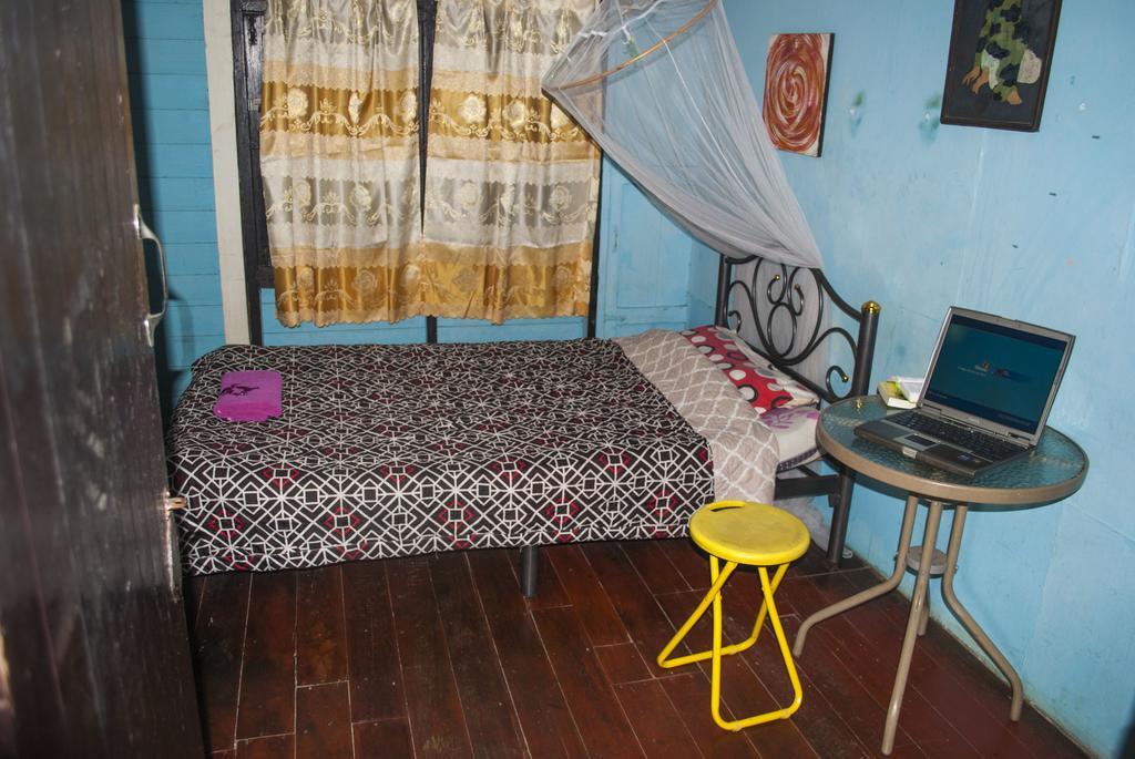 New Phiman Riverview Guesthouse Бангкок Экстерьер фото