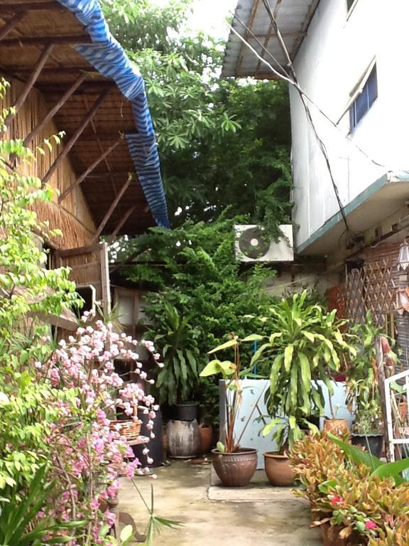 New Phiman Riverview Guesthouse Бангкок Экстерьер фото