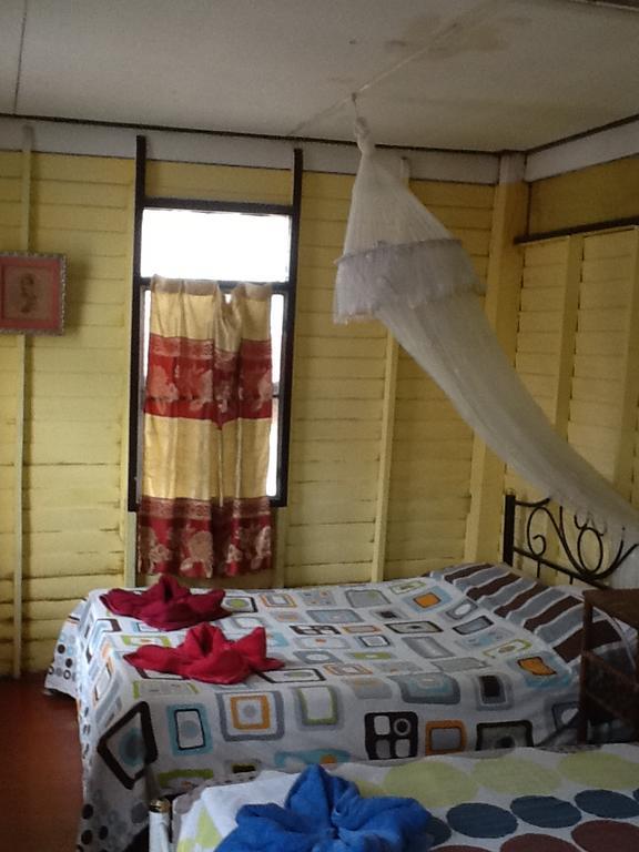 New Phiman Riverview Guesthouse Бангкок Экстерьер фото