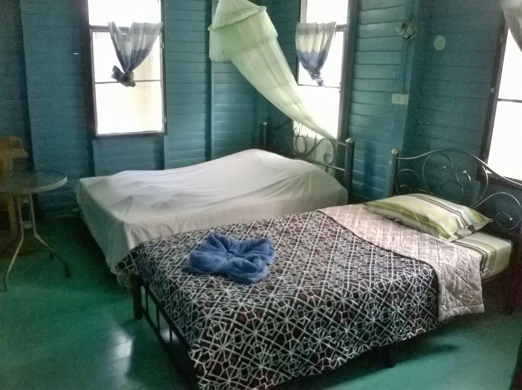 New Phiman Riverview Guesthouse Бангкок Экстерьер фото