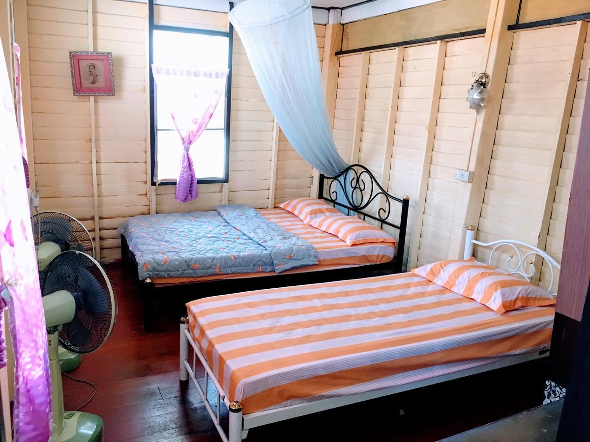 New Phiman Riverview Guesthouse Бангкок Экстерьер фото