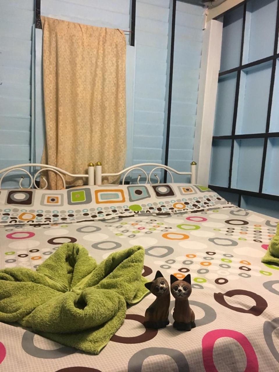 New Phiman Riverview Guesthouse Бангкок Экстерьер фото